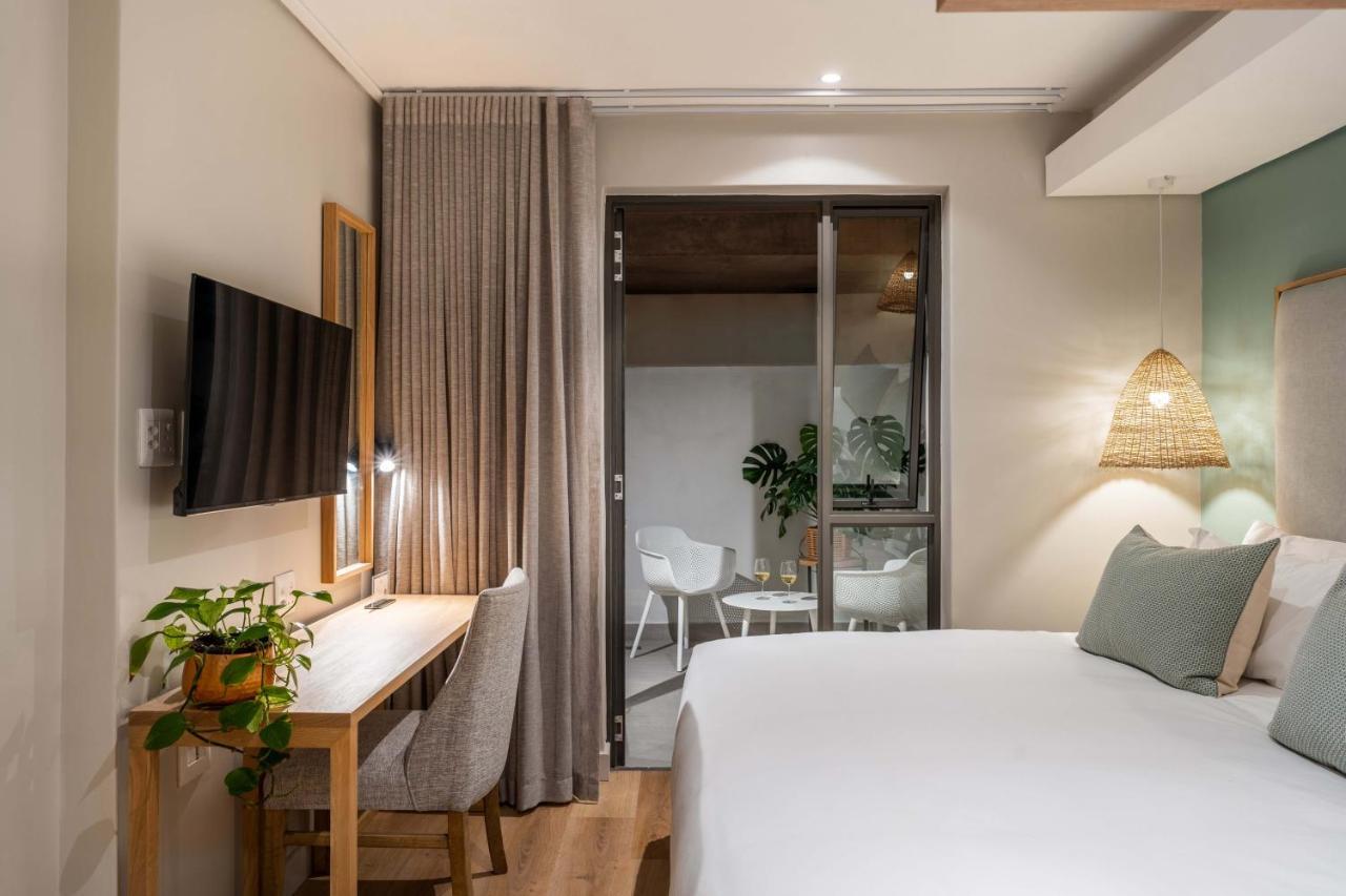 Plett Quarter - Lion Roars & 4* Plettenberg Bay