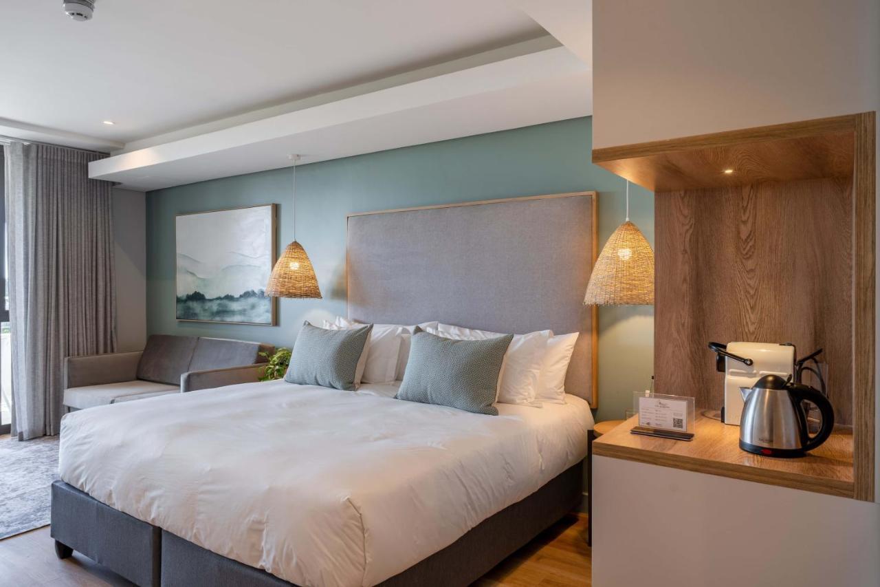 Plett Quarter - Lion Roars & Hotel