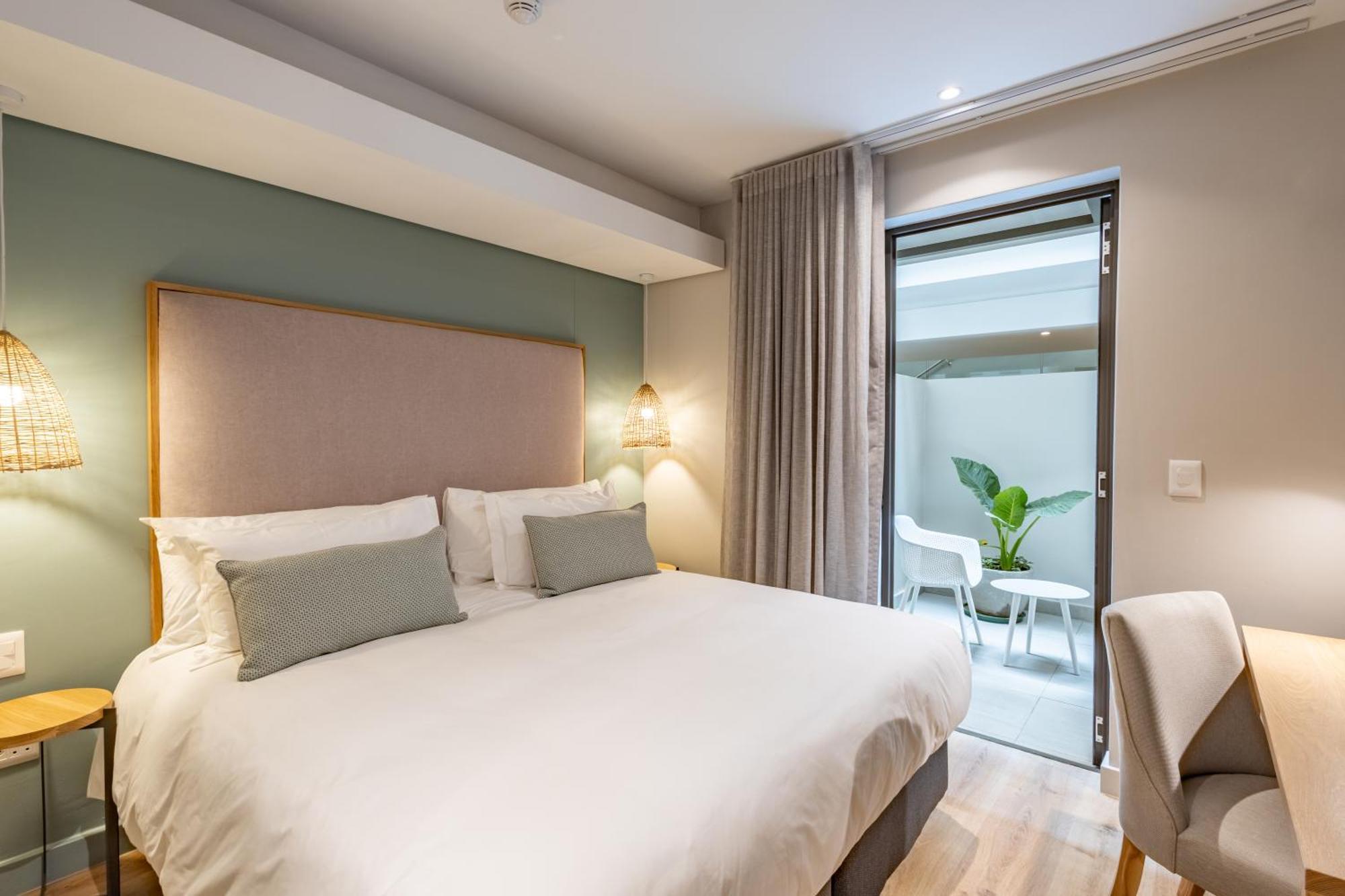 Plett Quarter - Lion Roars & Hotel Plettenberg Bay