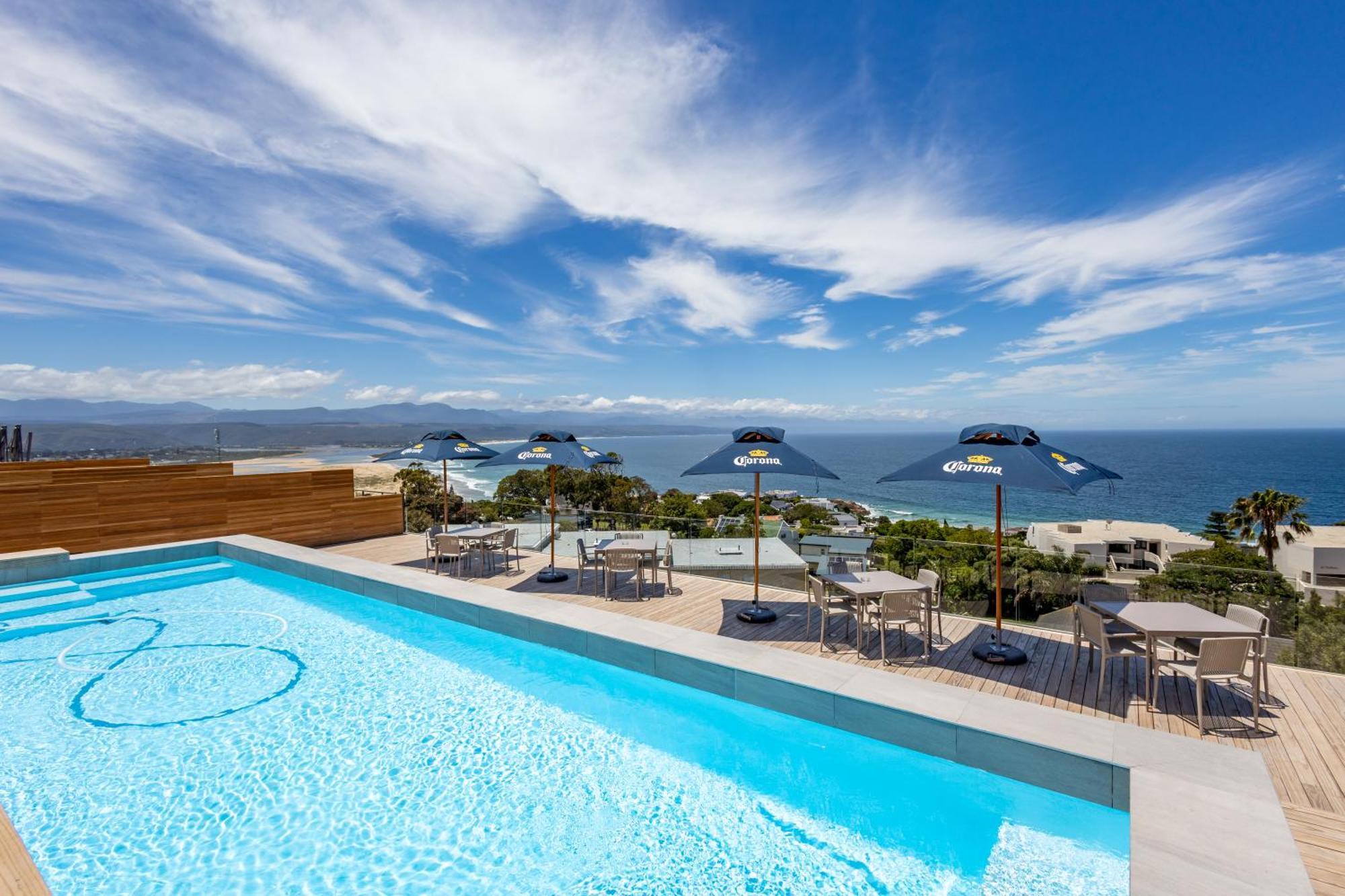 Plett Quarter - Lion Roars & Hotel