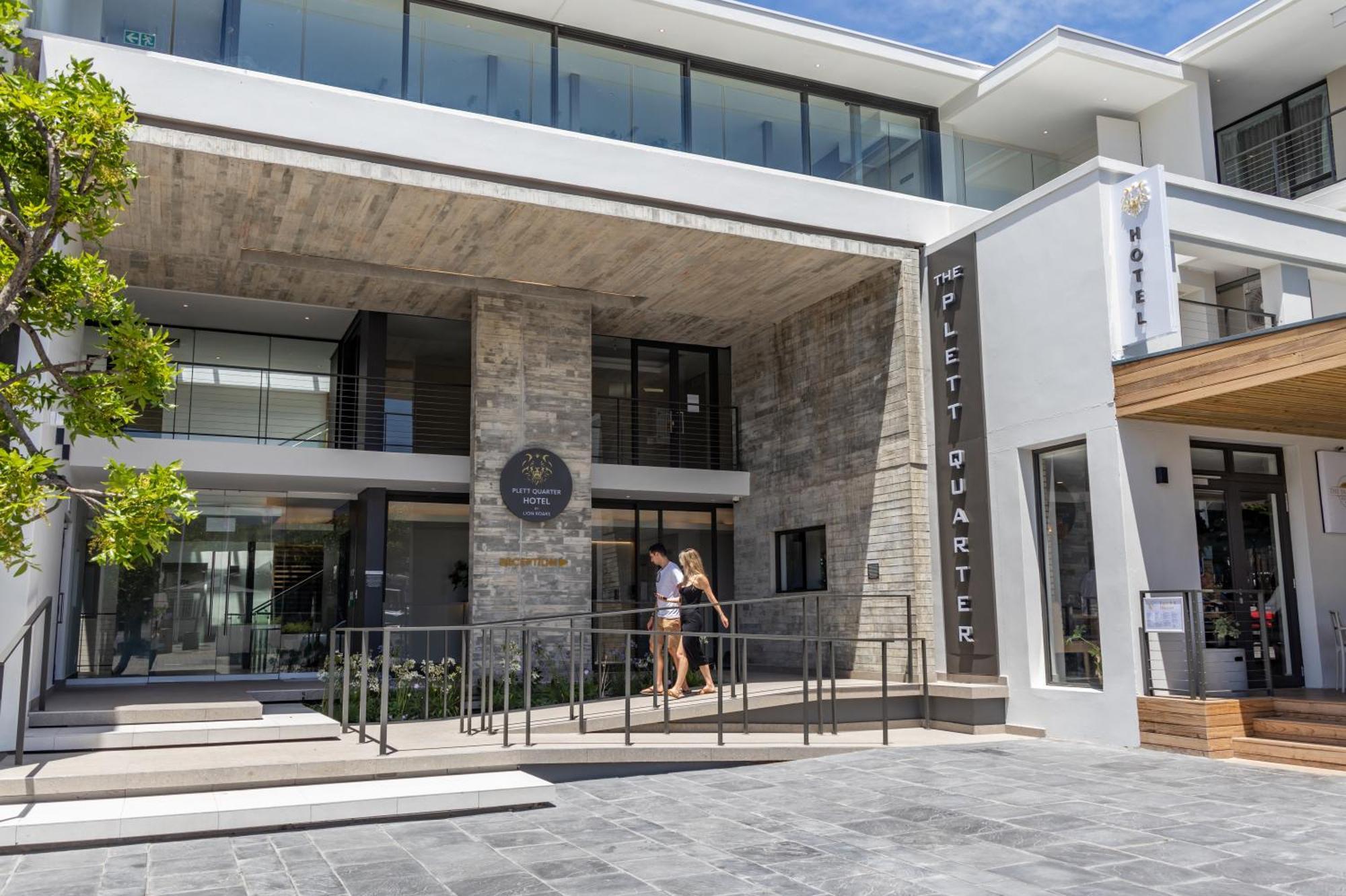 Plett Quarter - Lion Roars & Hotel Plettenberg Bay