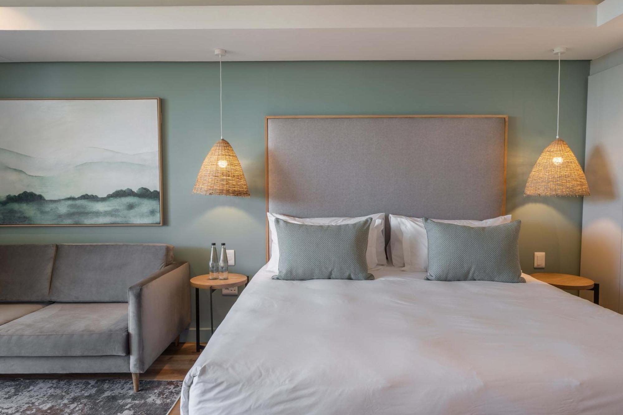 Plett Quarter - Lion Roars & 4* Plettenberg Bay