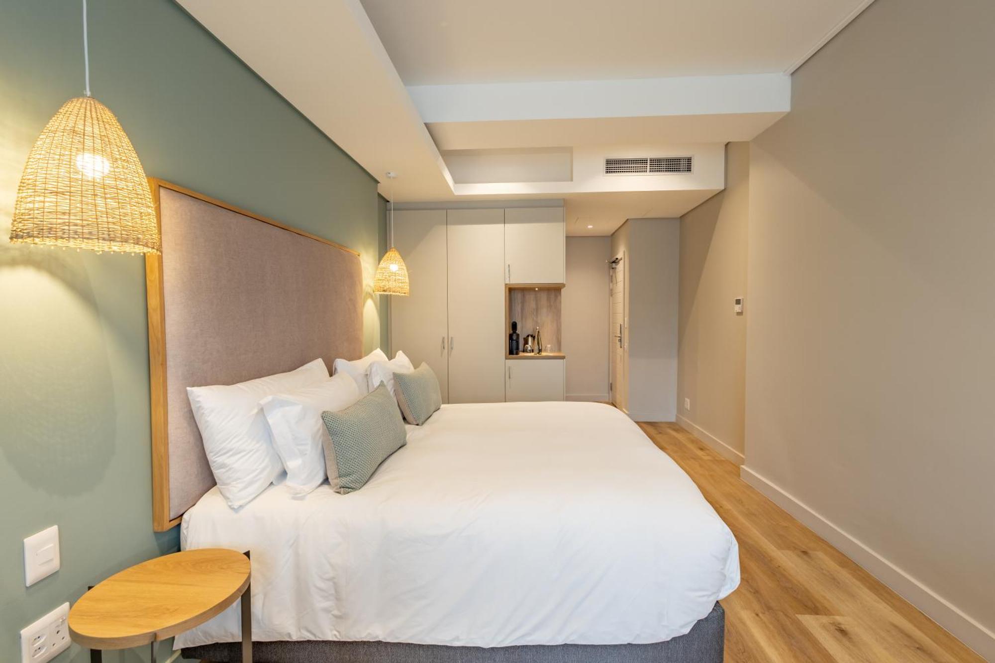 Plett Quarter - Lion Roars & Plettenberg Bay