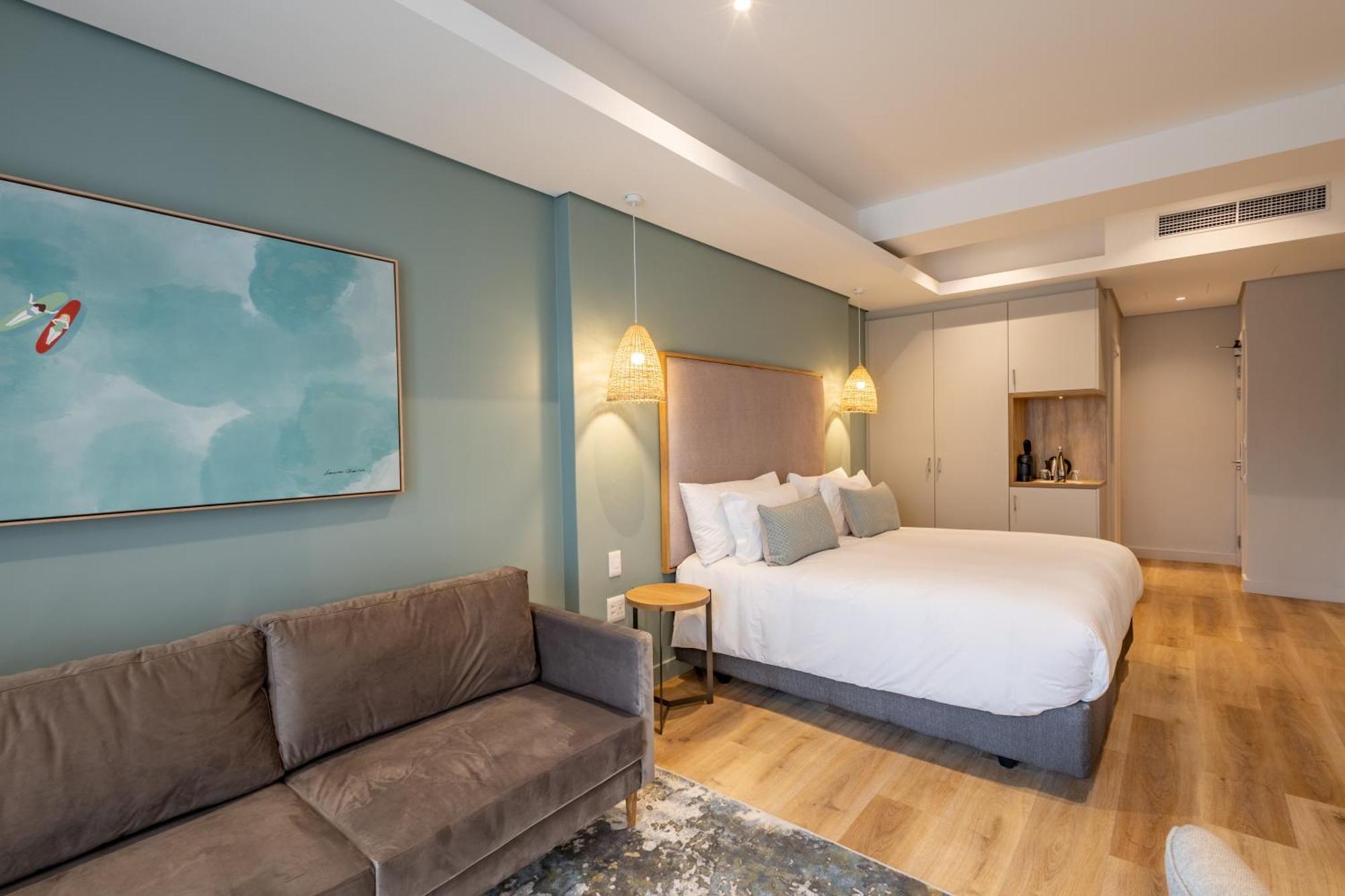 Plett Quarter - Lion Roars & 4* Plettenberg Bay